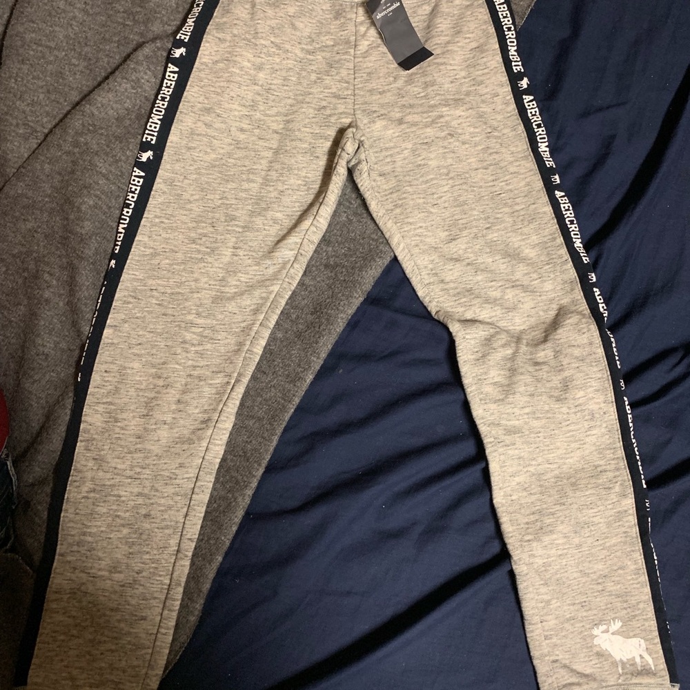 Abercrombie kids heather grey sweatpants so 11/12